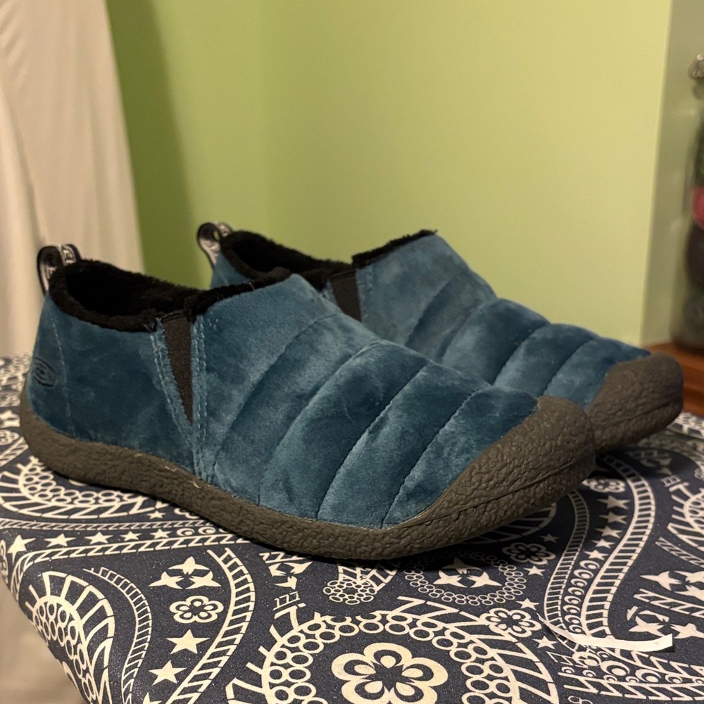 Keen Women's Blue and Black Slip-On Shoes